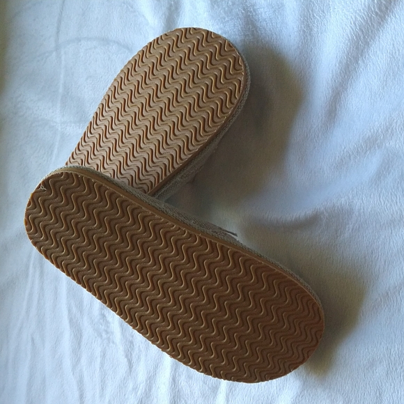 Toddler.Never worn: Canvas Shoes. Size 10 Toddler. Unisex - Picture 2 of 12